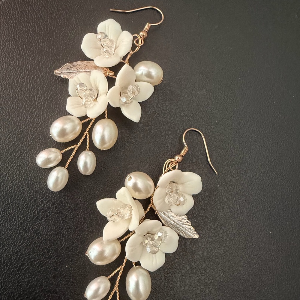 Bridal white flower Floral Pearl Drop Earrings for bride, new